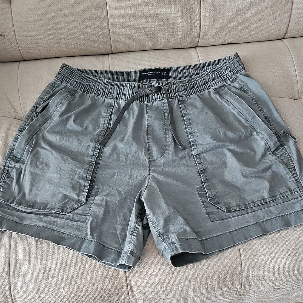 Abercrombie & Fitch Men's L8ght Green Athletic Shorts